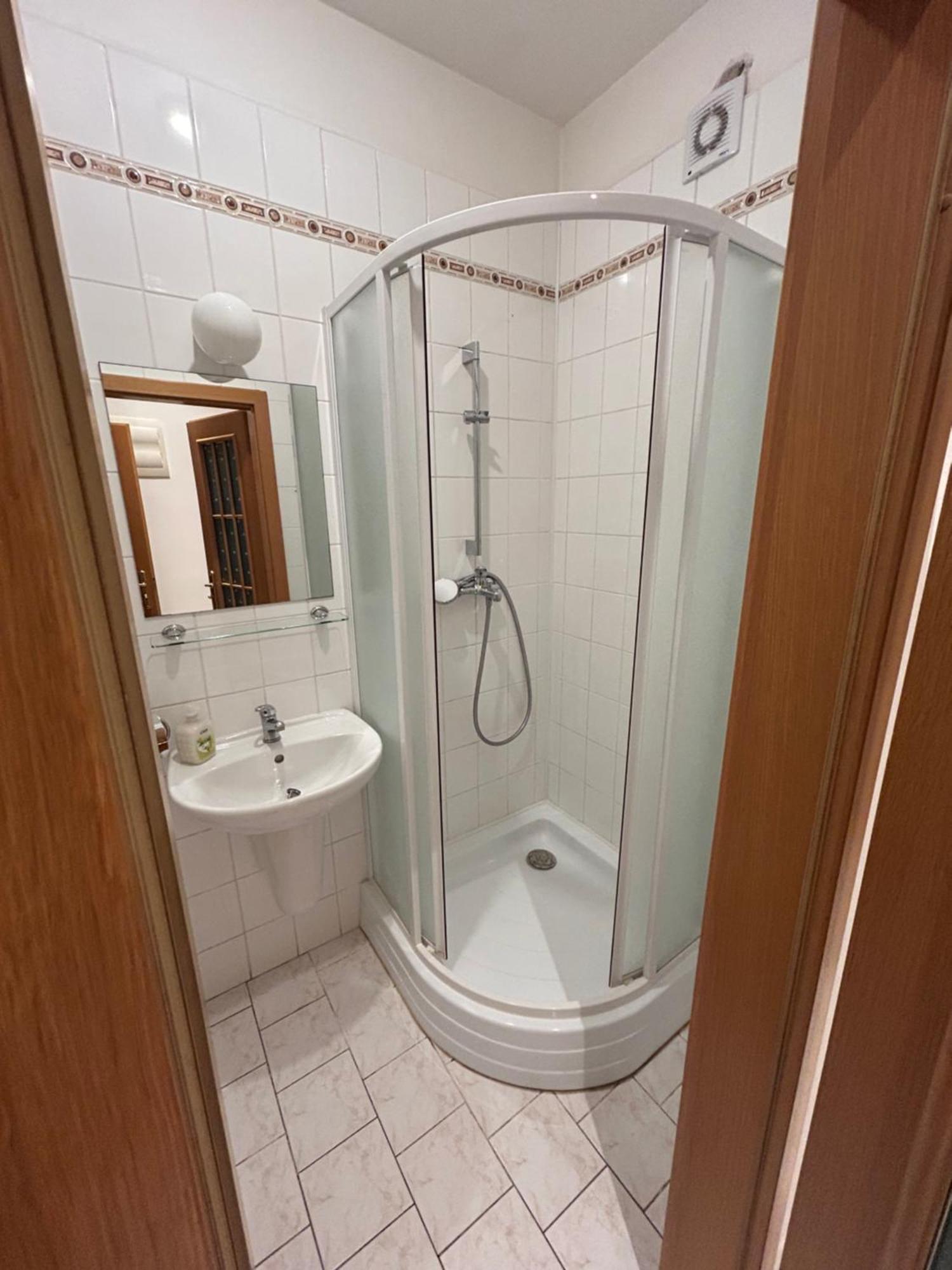 Apartments Karlin Прага Экстерьер фото